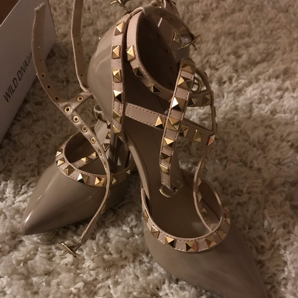 Shoes - Picture 5 of 6